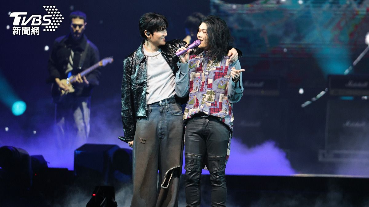 宇宙人小玉和麋先生聖皓互動相當有愛。(圖/張哲鳴攝)