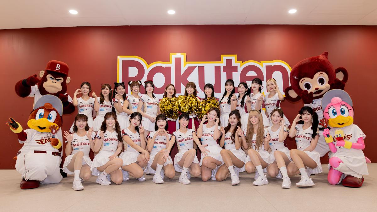 樂天女孩全體合影。(圖/樂天桃猿提供)