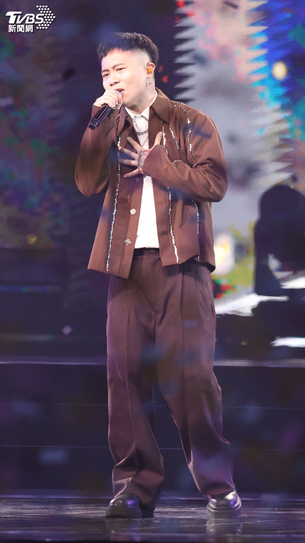 蕭秉治深情獻唱〈我對你的愛沒有盡頭〉。（圖／張哲鳴攝）