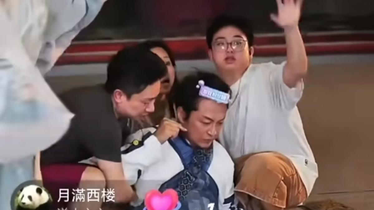 馬景濤暈倒嚇壞工作人員。（圖／翻攝自微博）