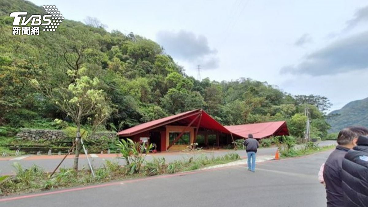 蕭姓男子身後遺留新北猴硐車站旁的大片山林土地，6/30將被拍賣。（圖／TVBS）