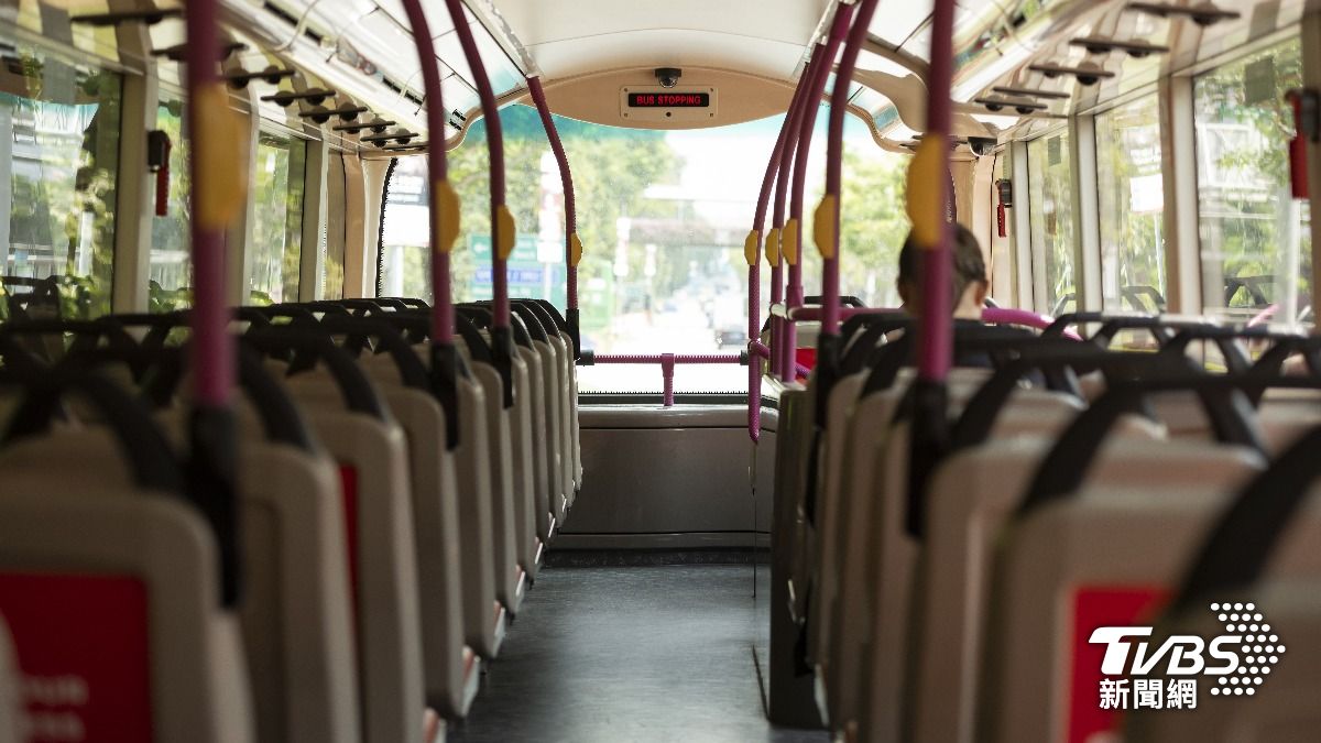 台北市一名老翁搭公車時，竟突然露出生殖器。（示意圖／達志影像shutterstock）