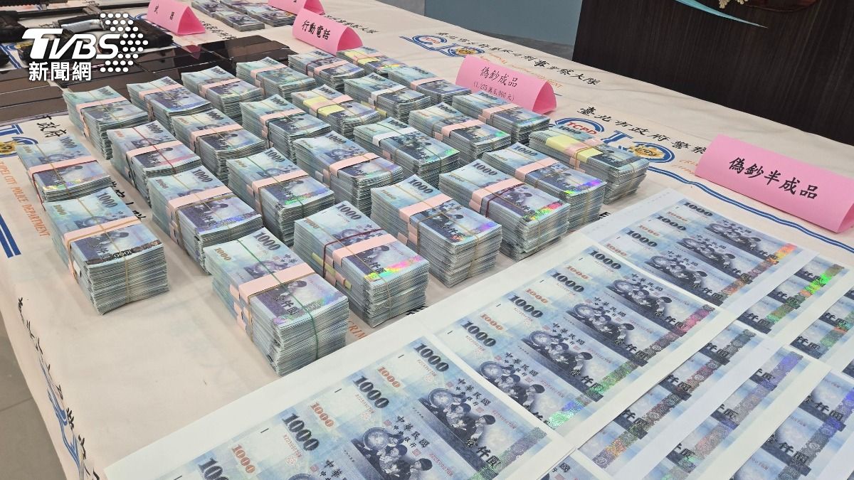 警方查獲上千萬千元偽鈔。（圖／TVBS）