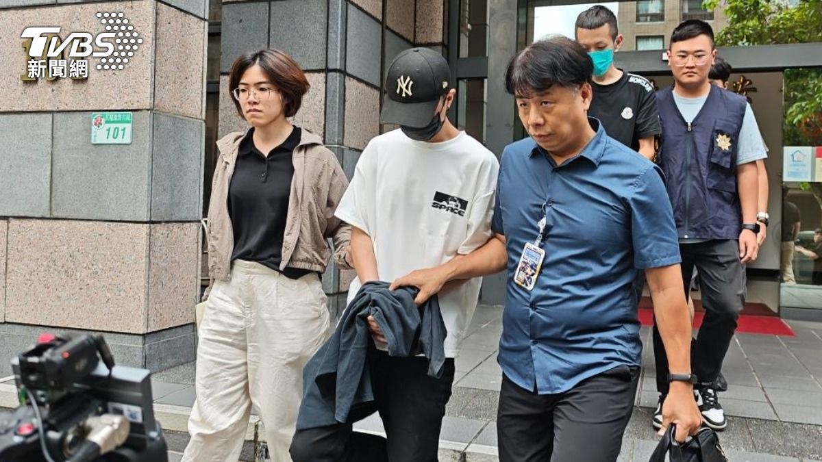 天道盟李姓男子否認犯案被移送士檢複訊。（圖／張貴翔攝）