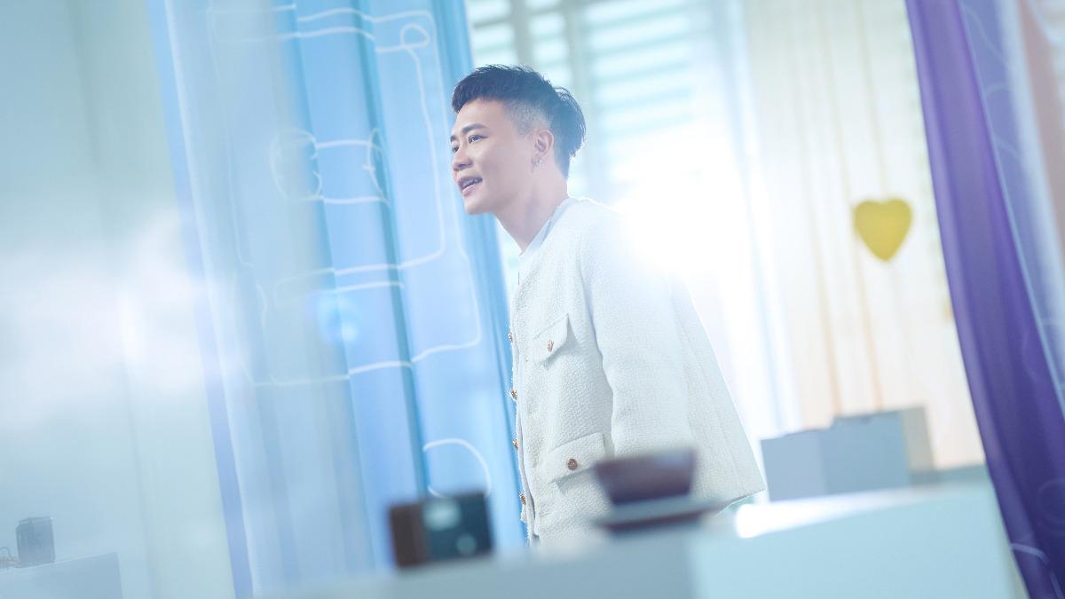 蕭秉治以〈520〉唱出戀愛的甜蜜心聲。（圖／相信音樂提供）