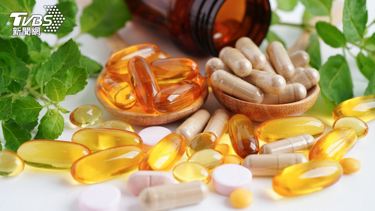 吃保健品前要注意服用時間與搭配吃法。（示意圖／shutterstock達志影像） 