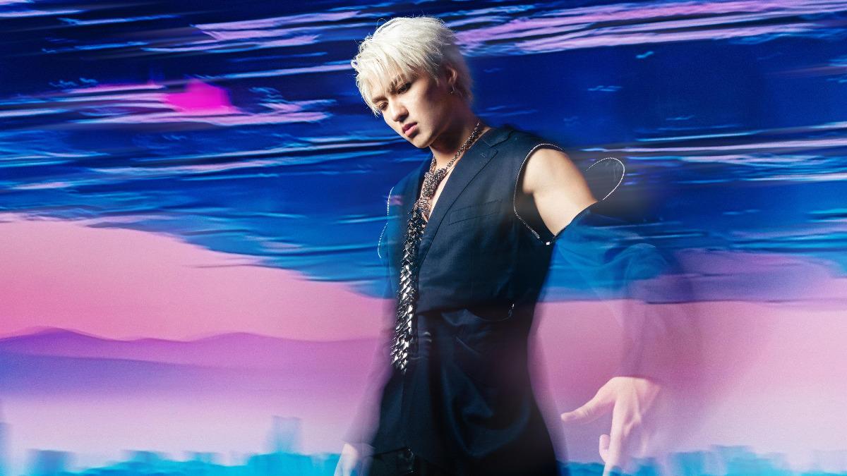 薛恩新歌〈LEVEL UP〉MV充滿科技感。（圖／華納音樂提供）