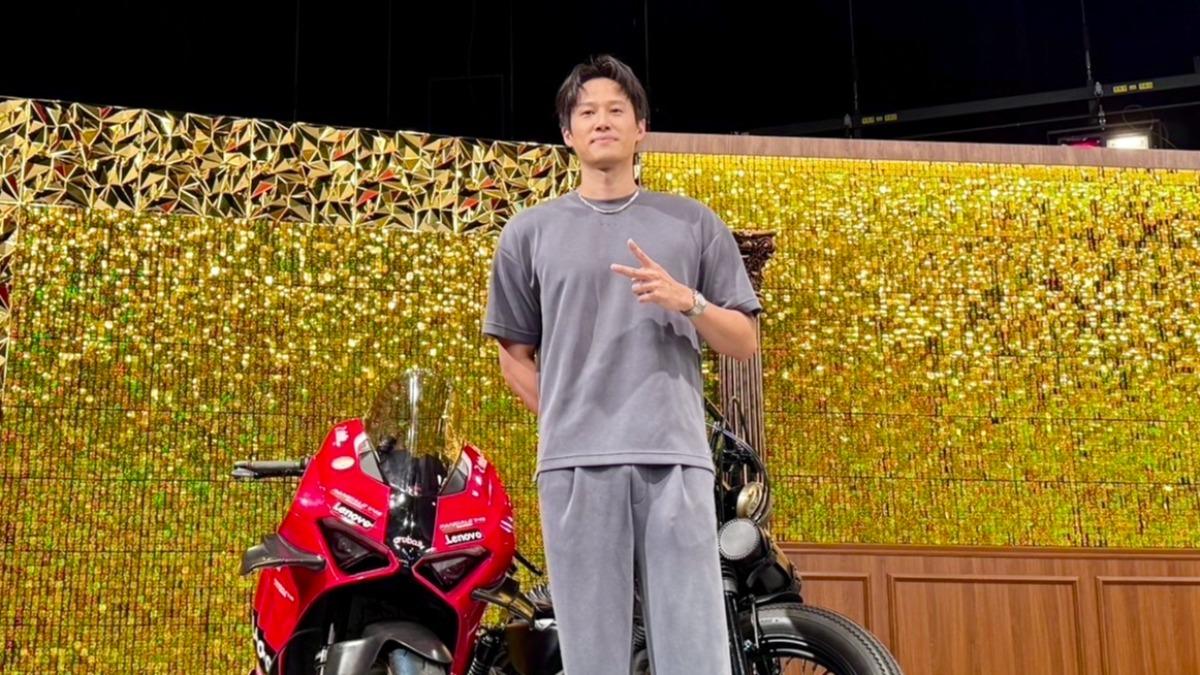 徐新洋自曝沒機車駕照，全因爸爸徐乃麟曾摔車而下令禁止騎車。（圖／年代提供）