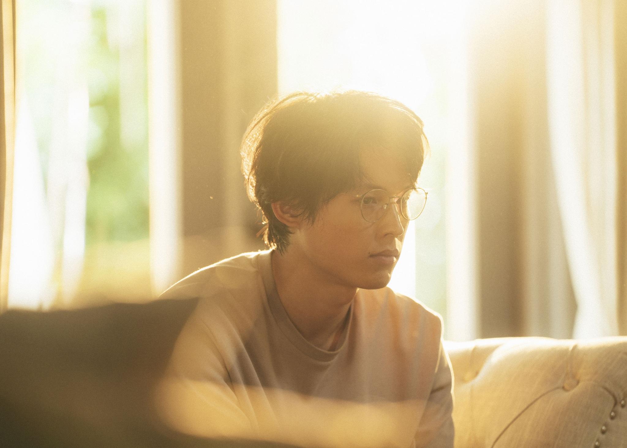 松村北斗曾透露深受坂元裕二作品的影響。（圖／車庫娛樂提供）