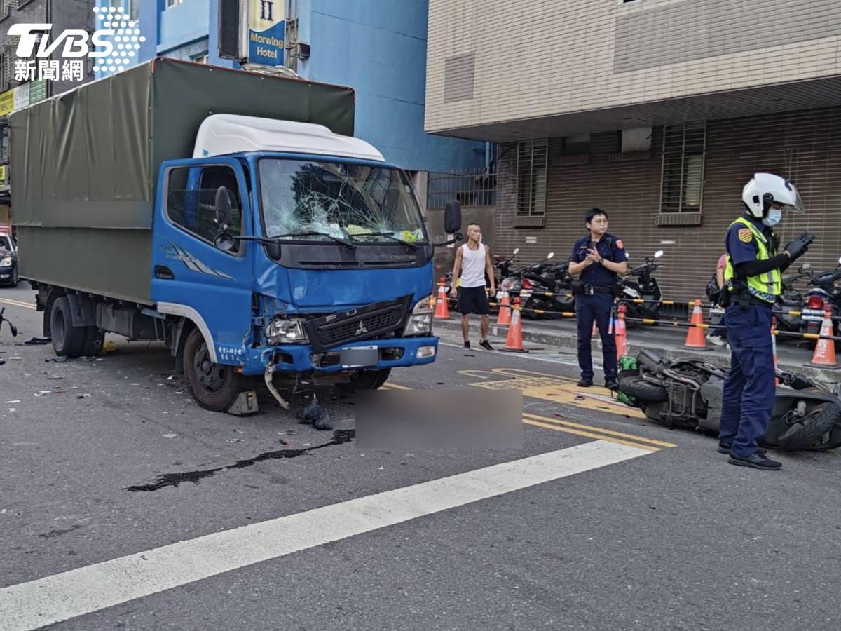 板橋發生嚴重車禍。（圖／TVBS）