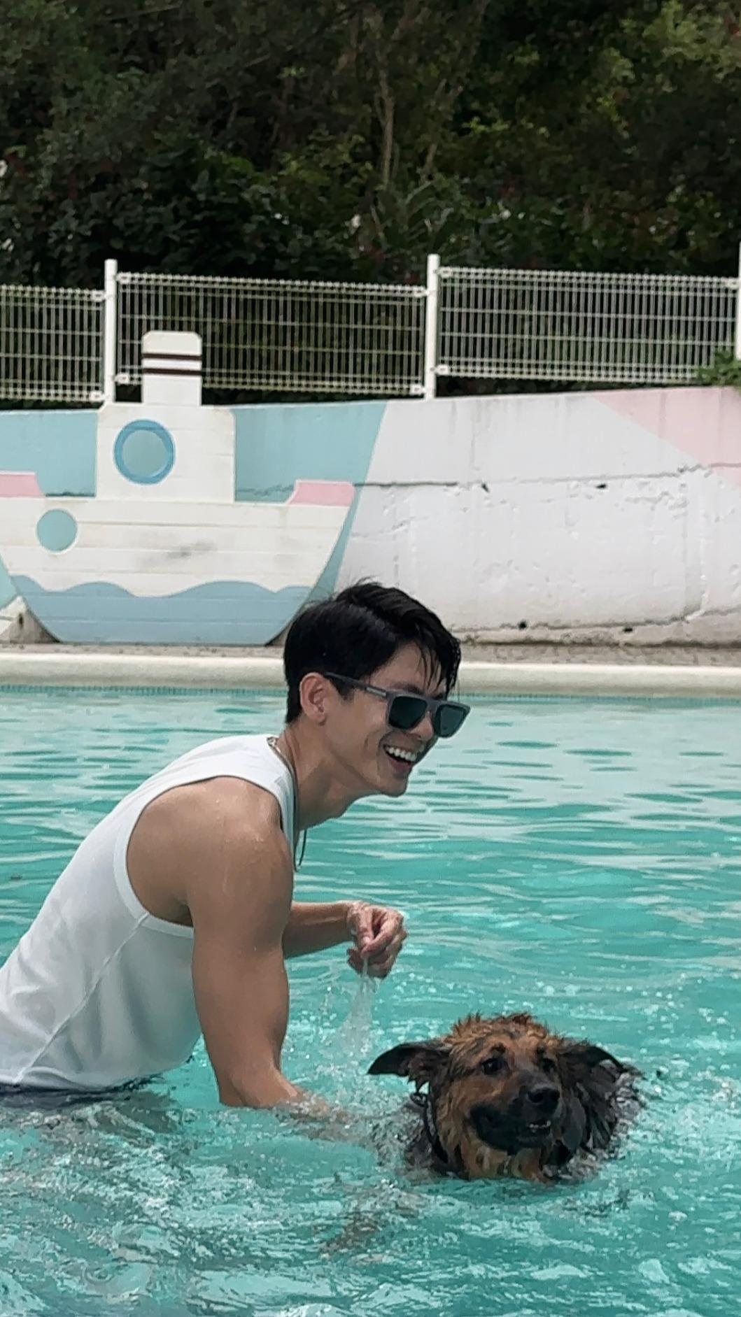 林柏宏有領養一隻狗狗取名「水哥」。(圖/翻攝自臉書)