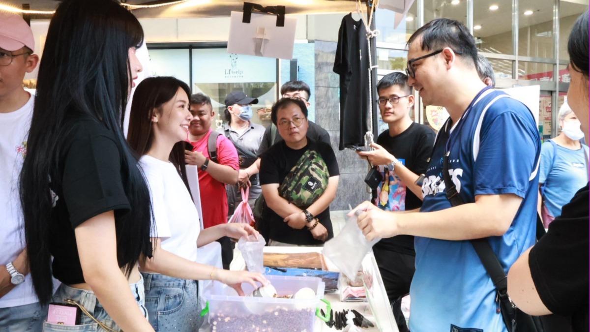 禾羽與民眾互動。（圖／金盤子娛樂提供）