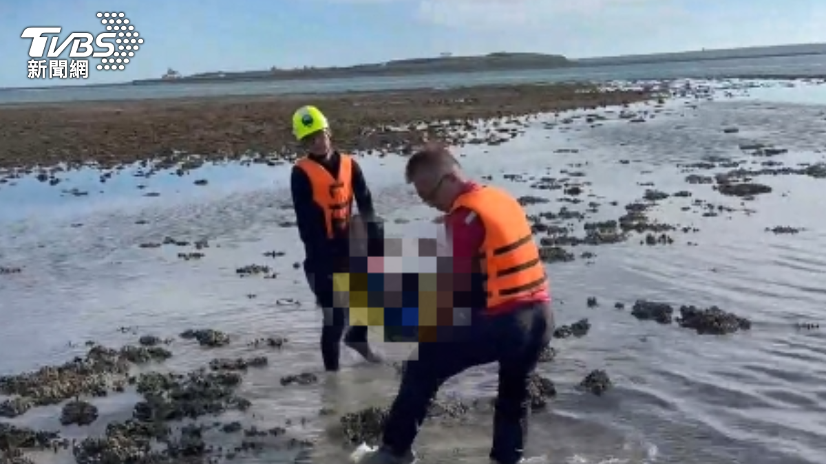 男子在白沙鄉瓦硐村瓦硐碼頭外海被尋獲。(圖/TVBS)