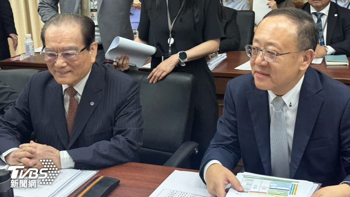 鄭光遠轉任台鐵董事長，史哲出任台灣高鐵董事長。（圖／陳昫蓁攝）