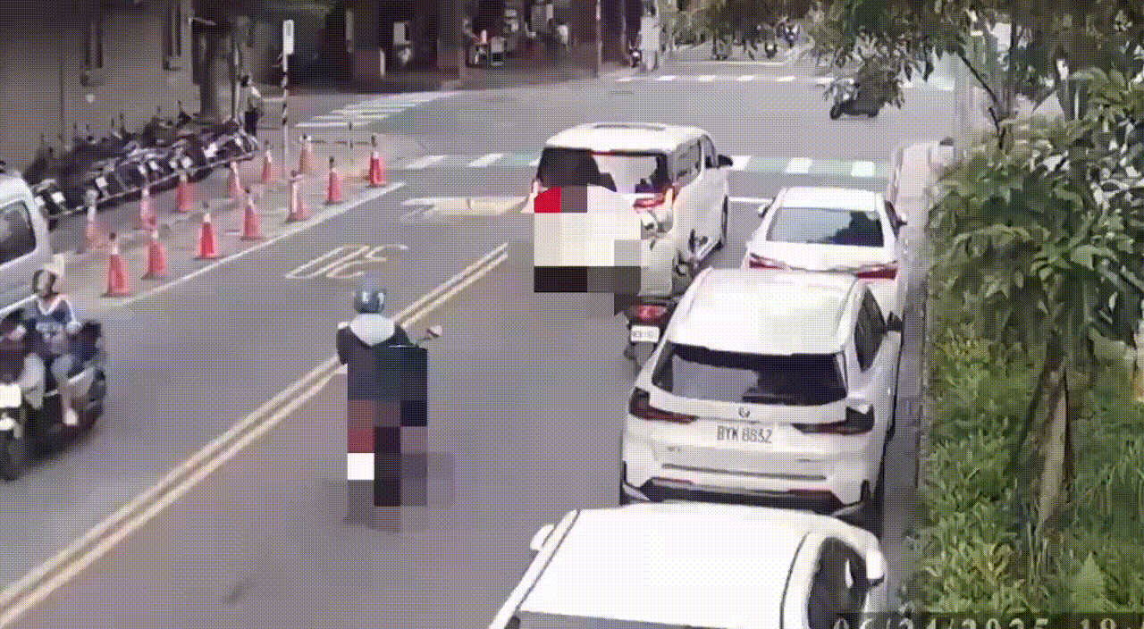 撞擊瞬間曝光。（圖／TVBS）