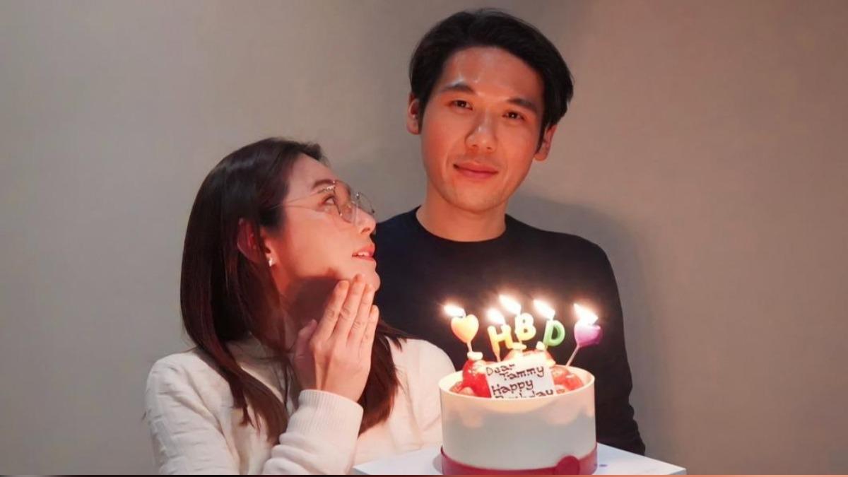 陳怡蓉(左)和老公薛博仁婚後很幸福。(圖/安珀提供)