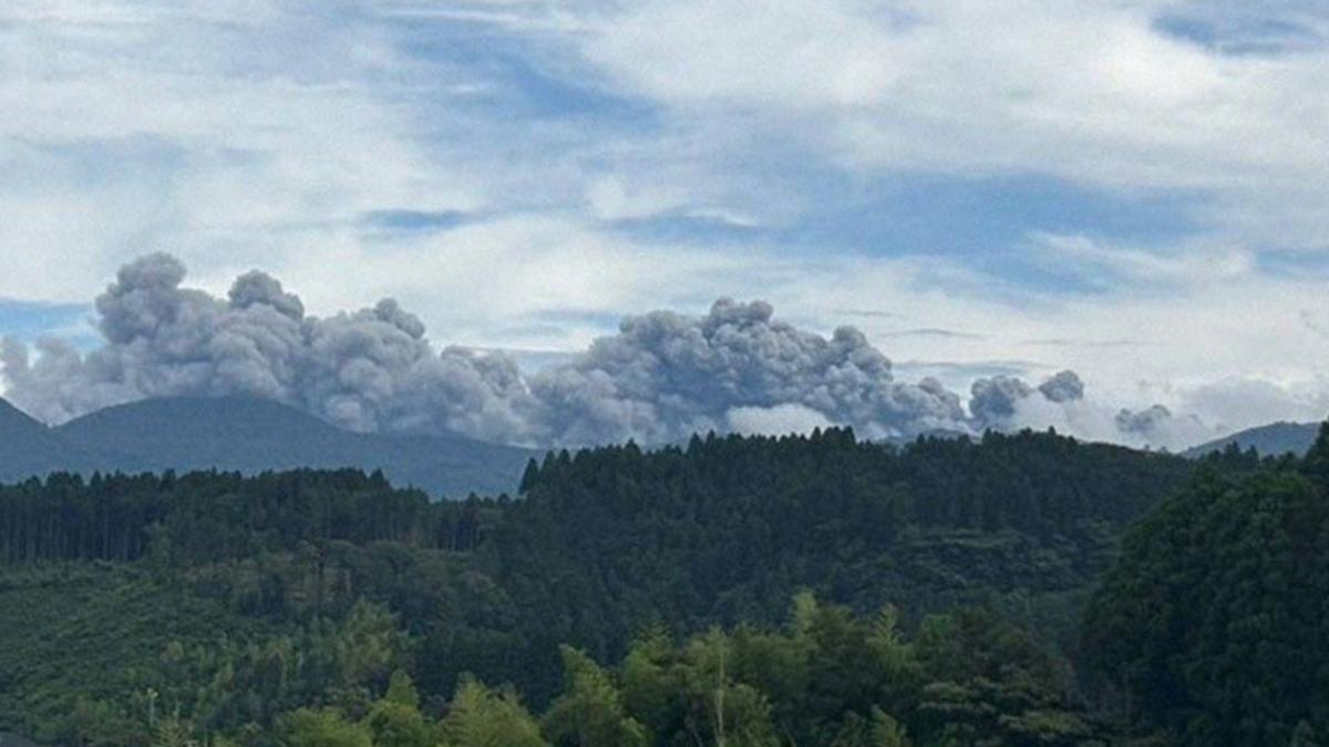 日本新燃岳還要再噴？單日狂震800次　專家：岩漿疑往火山口移動