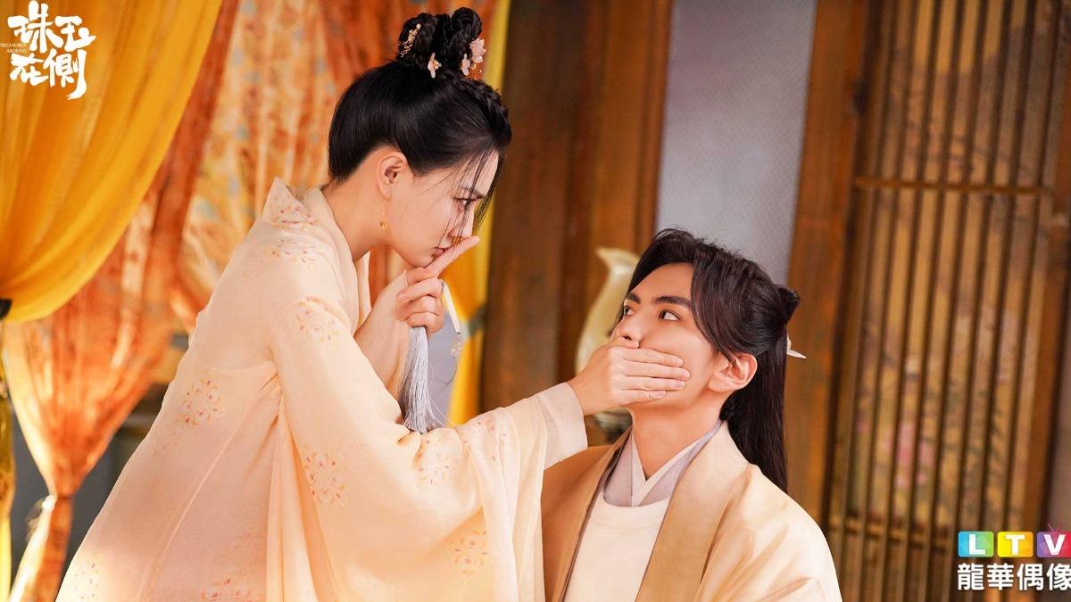 畢雯珺（右）、徐璐戲裡火花十足。（圖／龍華電視提供）