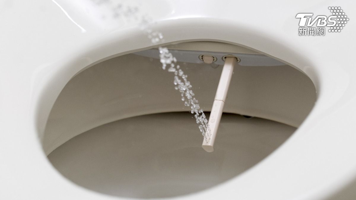 免治馬桶具備使用前後「自動清潔噴嘴」。（圖／達志影像Shutterstock）