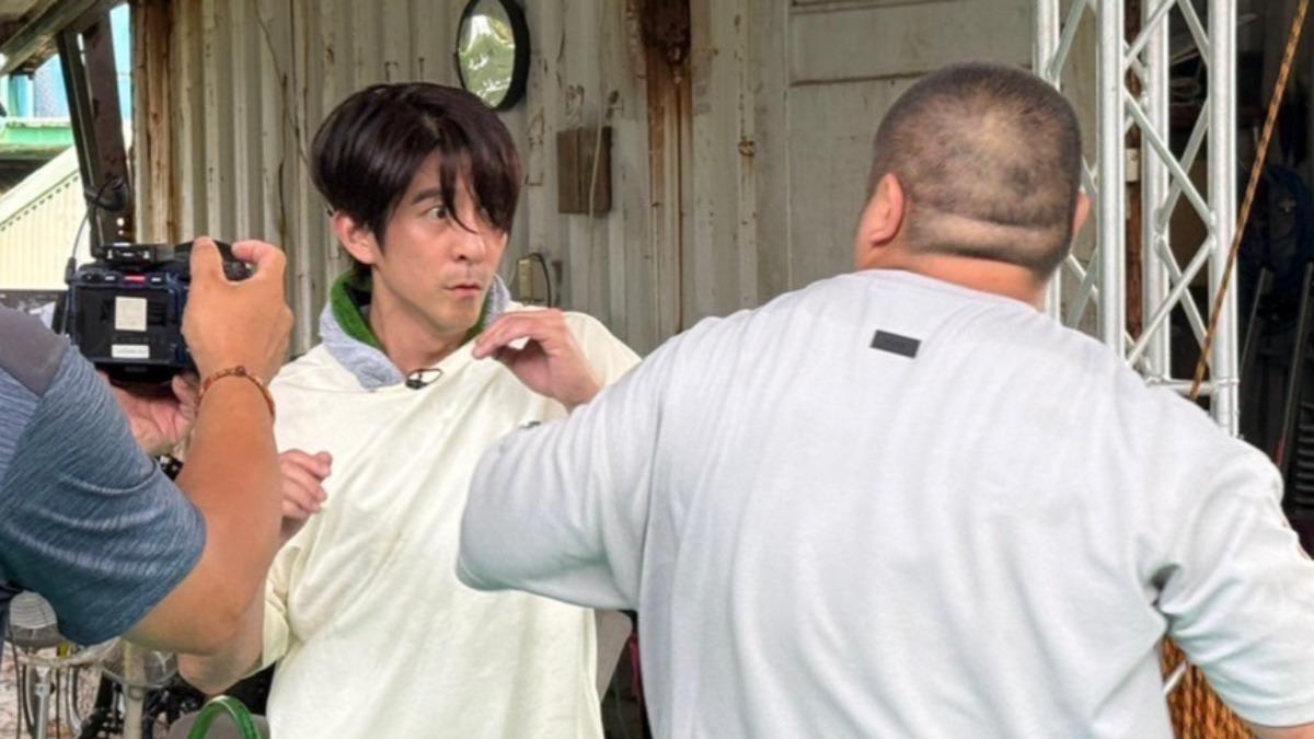 修杰楷示範武打戲。（圖／《修TIME》提供）