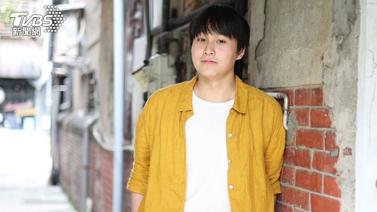 陳以恆將帶著親友送的幸運物出席頒獎典禮。（圖／張哲鳴攝）