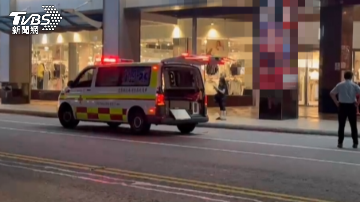 一名男子健身到一半突然身體不適昏倒。（圖／TVBS）