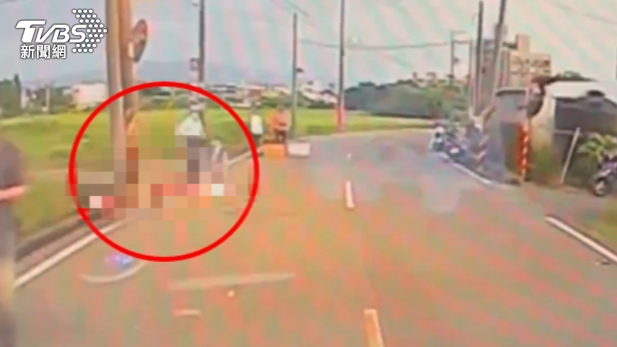 當時附近民眾急忙報案，兩學生當場已沒有呼吸心跳。（圖／TVBS）