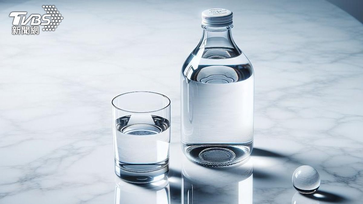 玻璃瓶裝飲料的塑膠微粒含量竟是塑膠或金屬瓶裝飲料的5到50倍。(示意圖/達志影像shutterstock)
