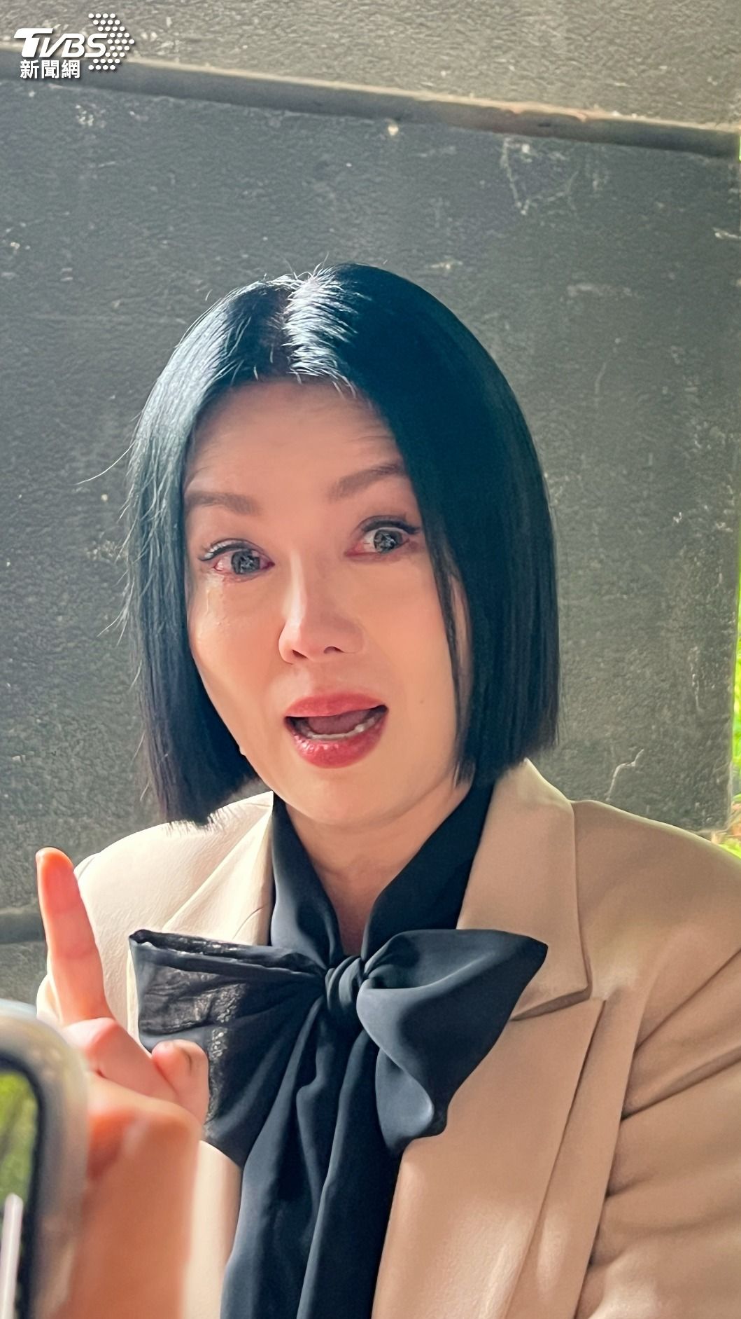 苗可麗邊哭邊說跟父親之間的相處。(圖/吳志偉攝)