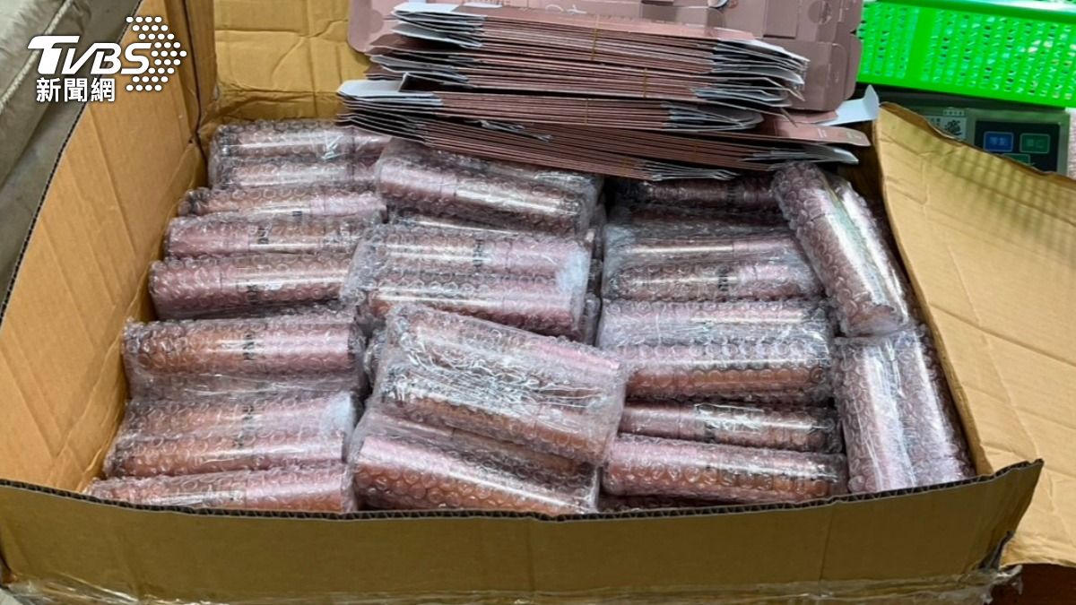 警方查扣大量證物。（圖／TVBS）