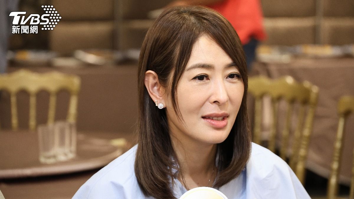 賈永婕聲援台師大女足事件受害同學。(圖／張哲鳴攝）