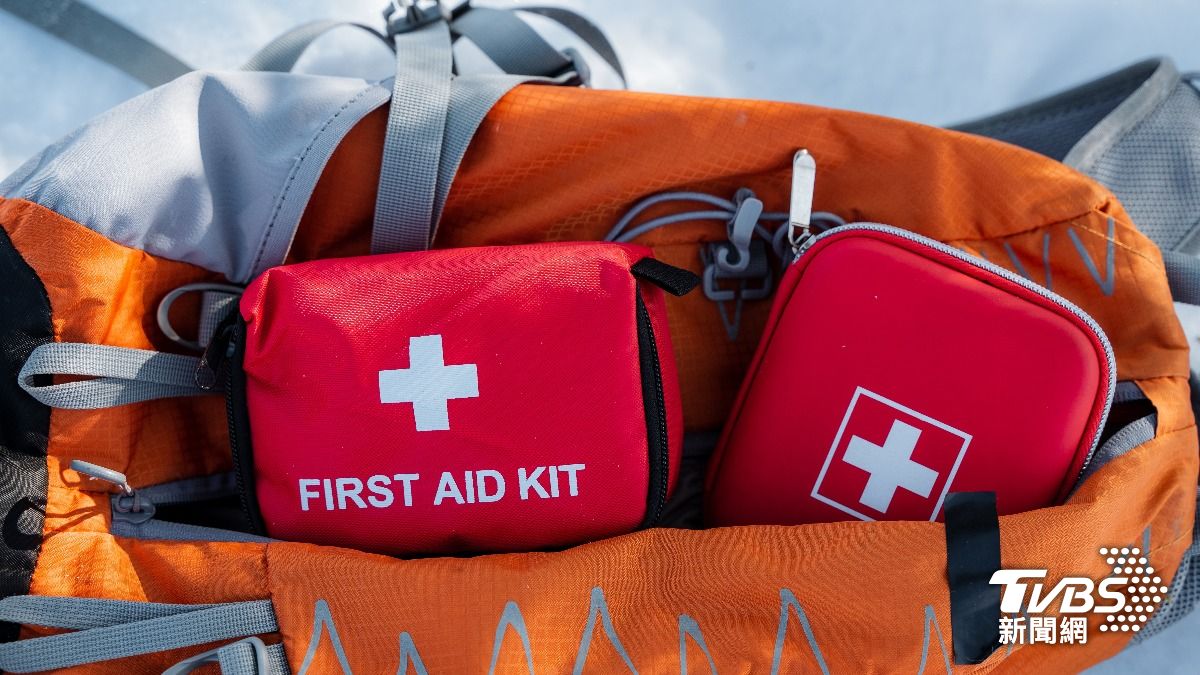 氣象署說,「雙肩輕質防水背包」是極品。(示意圖/shutterstock達志影像)