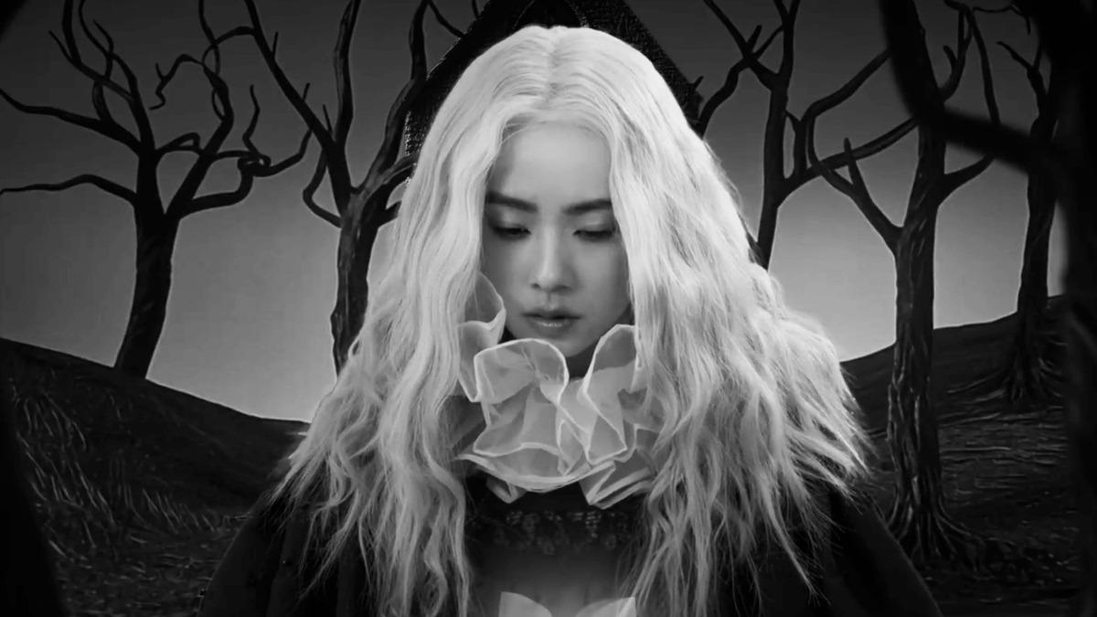 163 braces新歌MV以黑白色調為主。(圖/形上娛樂提供)