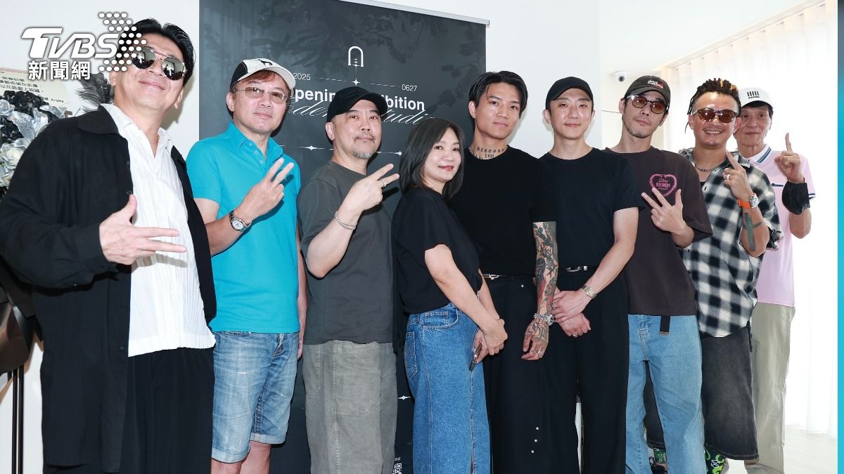 高捷、孫鵬、張懷秋、黃騰浩、白吉勝等人出席刺青新店開幕。（圖／記者黃城碩攝影）