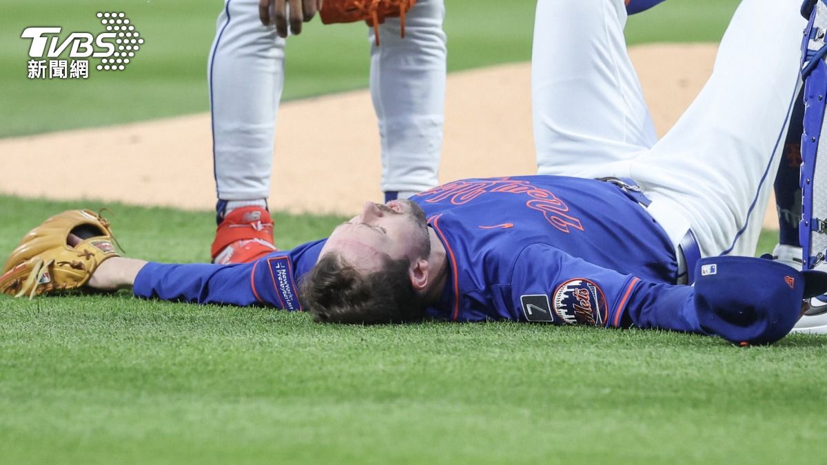 坎寧投完球後突然痛苦躺在地上,且左腳幾乎無法施力。(圖/達志影像路透社)