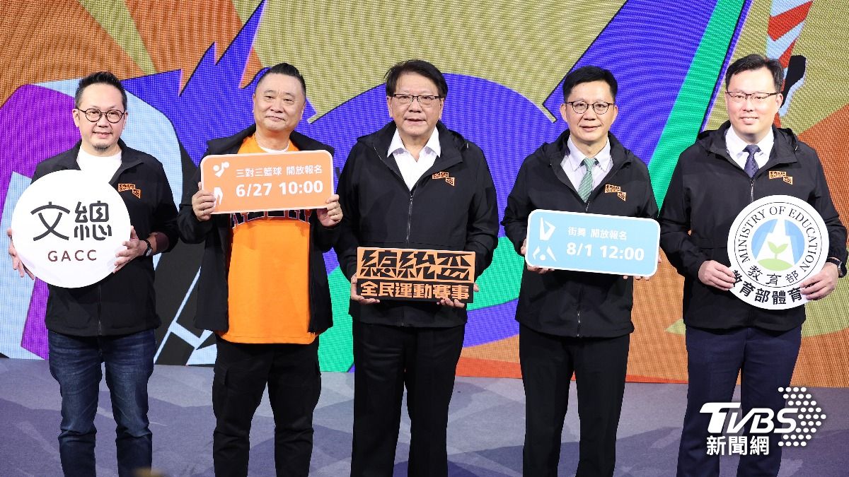 文總秘書長李厚慶(左起)、邰智源、總統府秘書長潘孟安、教育部政務次長張廖萬堅、體育署長鄭世忠。(圖/張哲鳴攝)