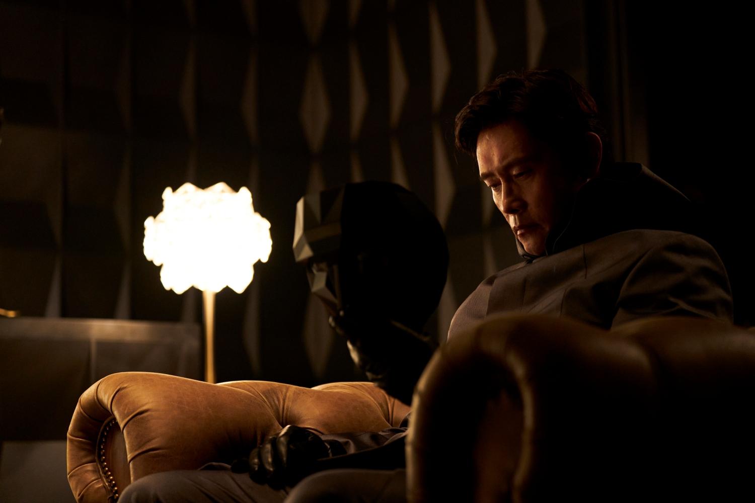 觀眾想看到李炳憲跟李政宰能有更多衝突與故事，卻未能滿足期待。（圖／Netflix提供）