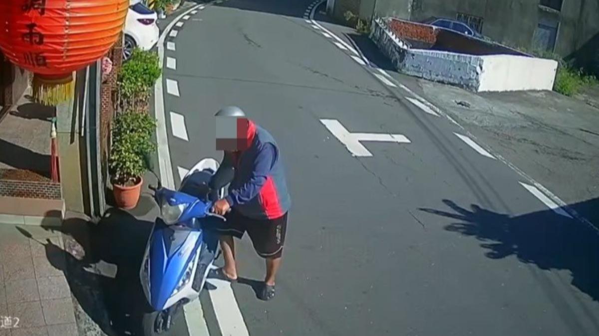 男子騎車離去。（圖／翻攝自彰化人大小事）