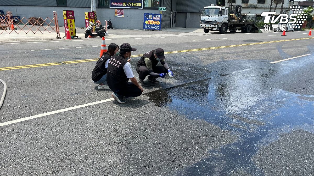 環保局獲報前往處理。(圖/TVBS)
