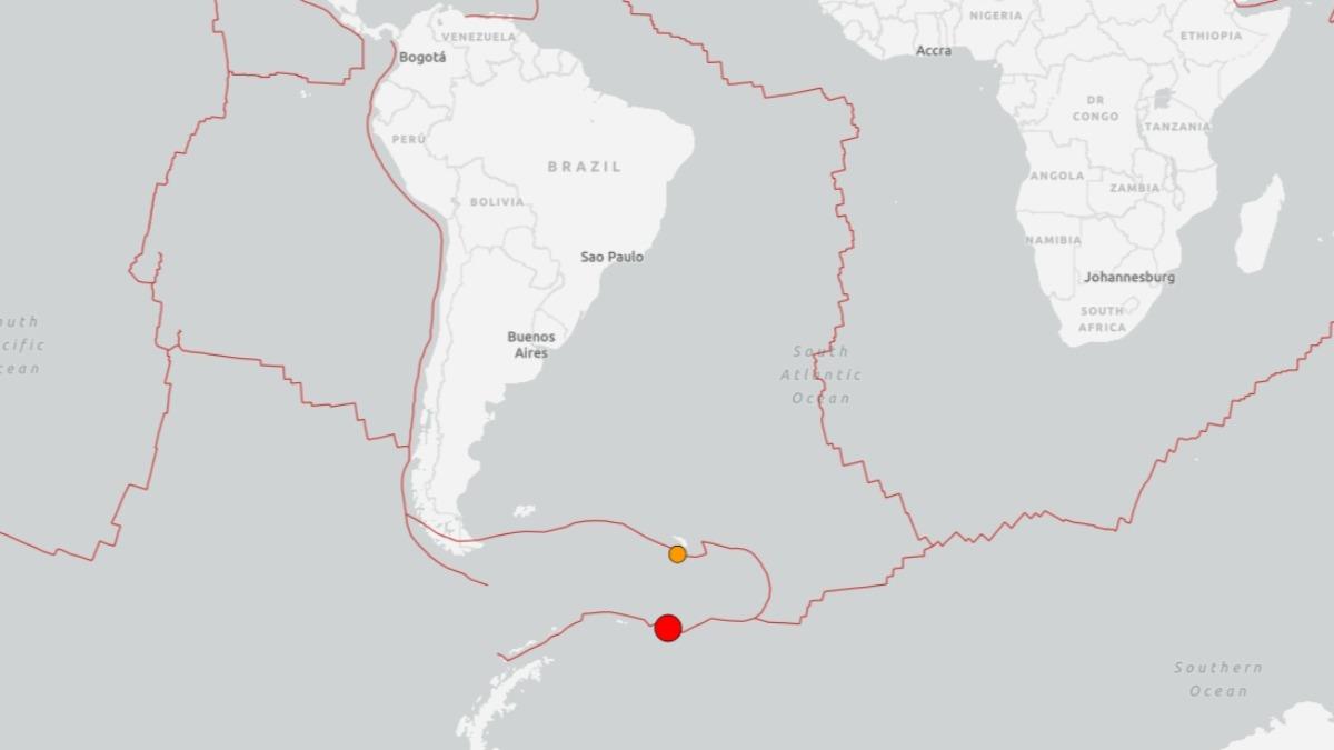 南半球斯科細亞海（Scotia Sea）海域發生地震，紅點為震央。（圖／翻攝USGS）