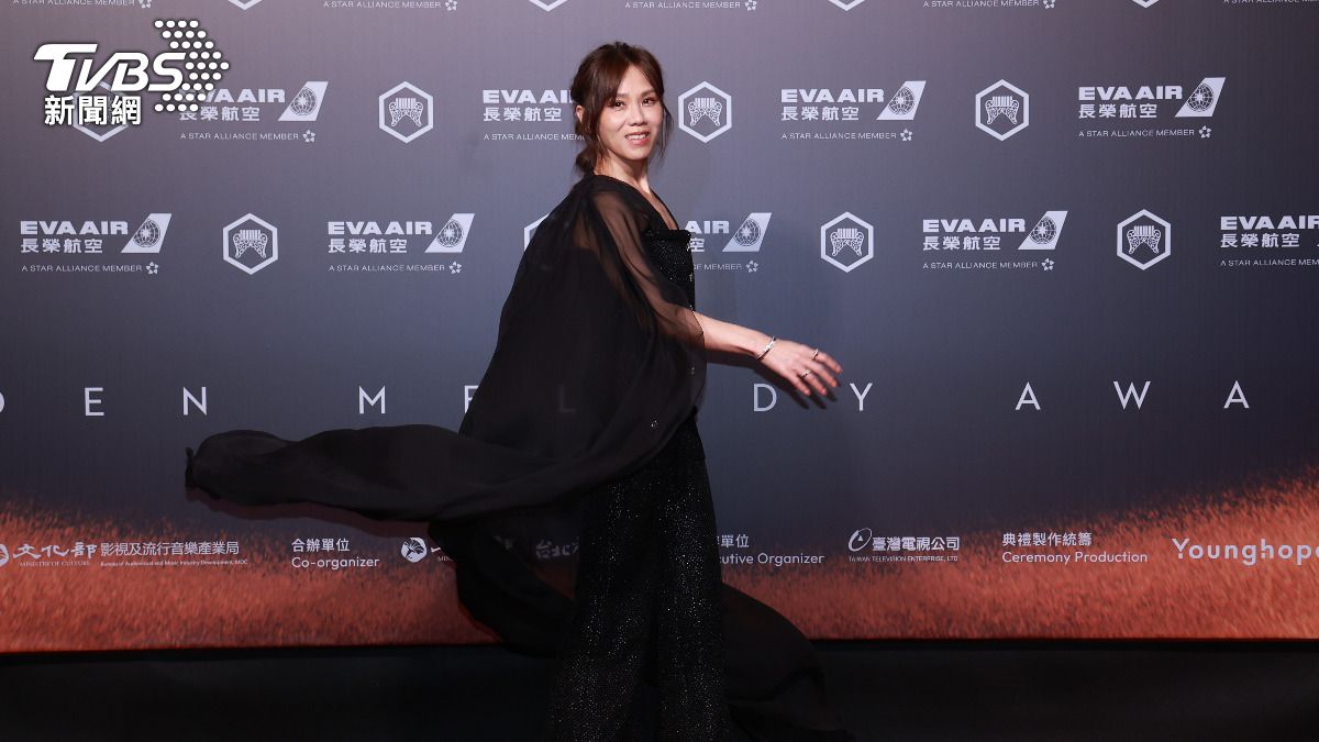 蔡健雅昨天落枕，好在用愛的療法治癒了。（圖／娛樂組攝）