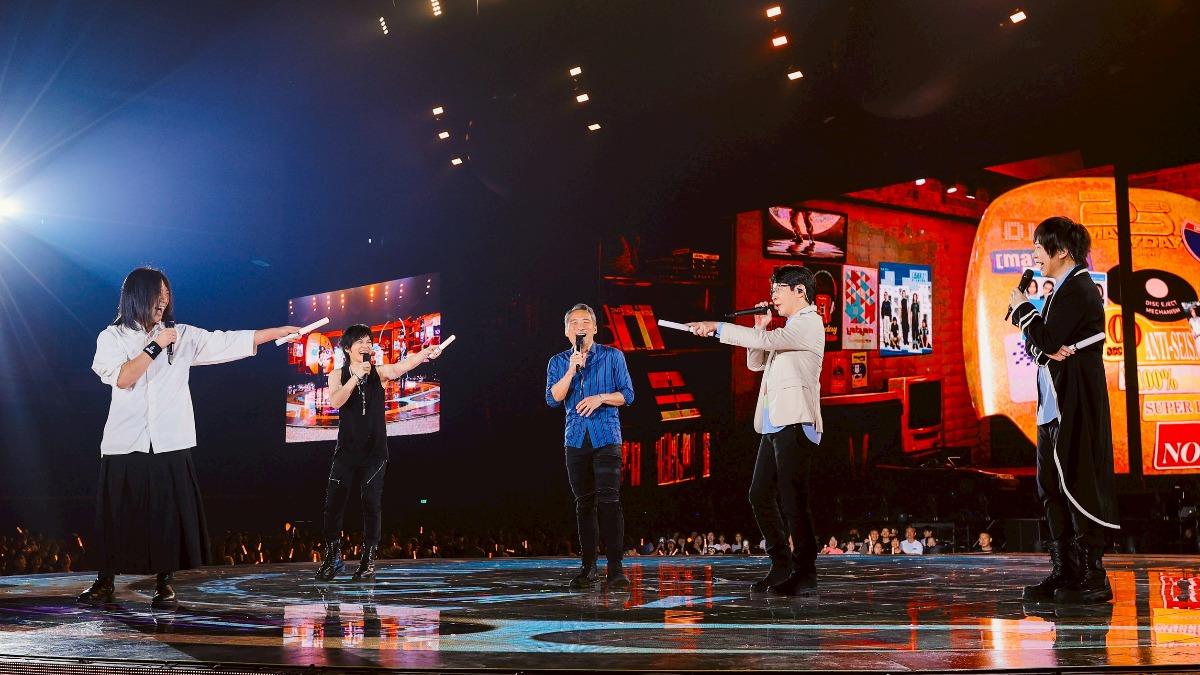 五月天演唱會依然垃圾話滿滿。（圖／相信音樂提供）