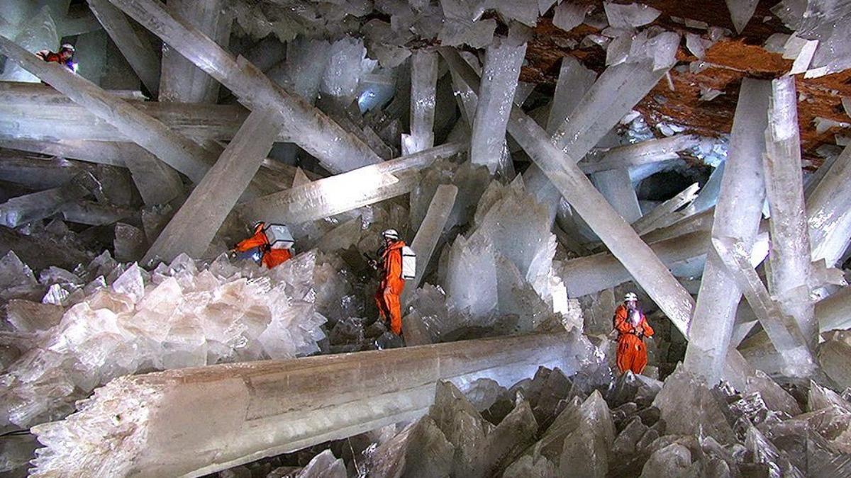 奈卡水晶洞位於奈卡鎮一座鉛礦下方300公尺處，擁有令人驚嘆的巨大水晶。（圖／翻攝自X @djmarkfarina）