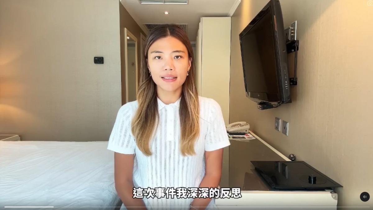 小象在Threads平台發布一支長達數分鐘的道歉影片，身穿素色服裝、神情嚴肅。（圖／翻攝自小象愛出門Threads）