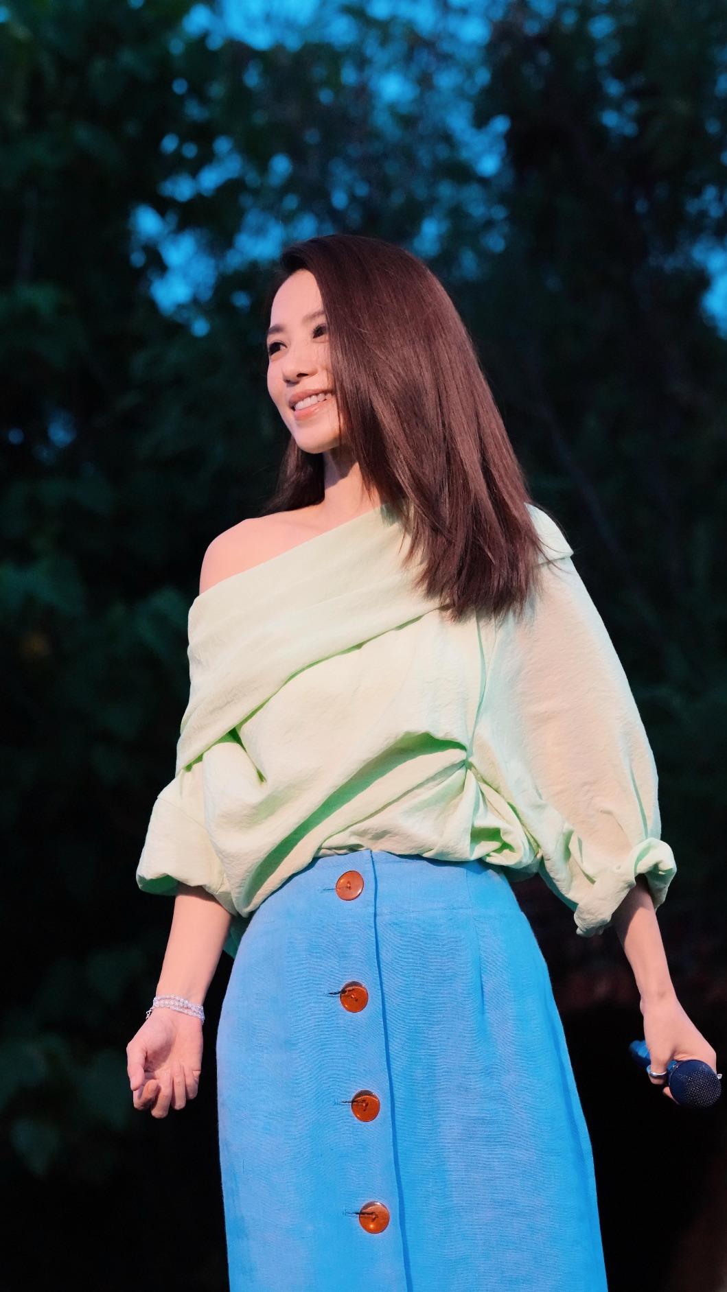 田馥甄Cover蔡健雅〈出走〉作為恆春限定。（圖／何樂音樂提供）