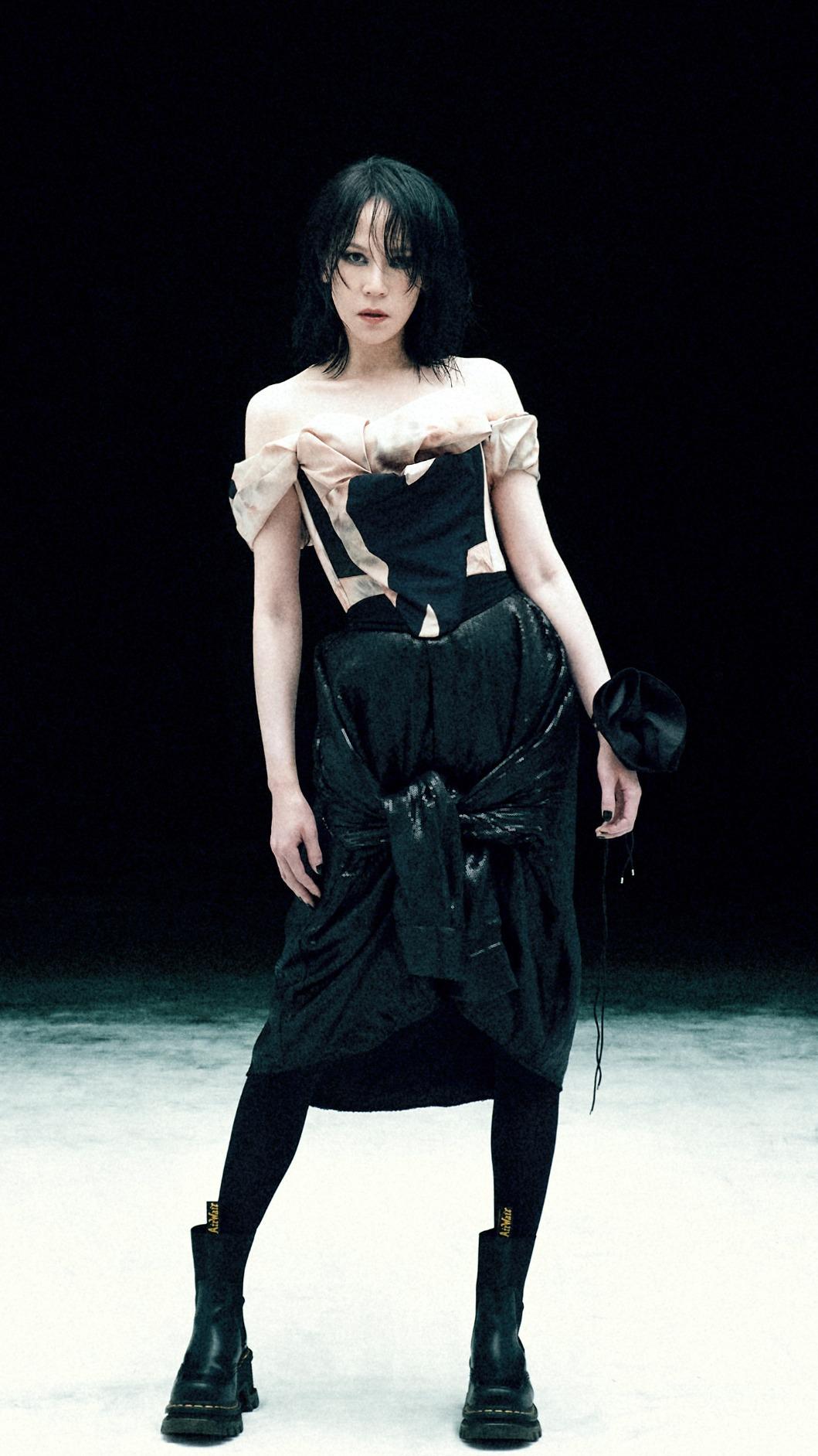 楊乃文將展開「NOIR黑」巡演。（圖／亞神音樂提供）