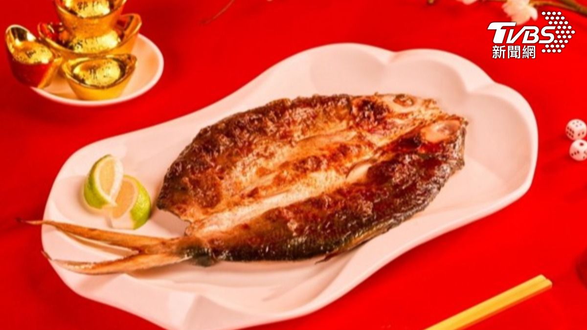 台灣在地美味「虱目魚」，食品業者以「無刺整尾虱目魚-全隻」，打破傳統模式，保留完整魚形的技術，奪下食品大獎。（圖／多利多國際食品提供）