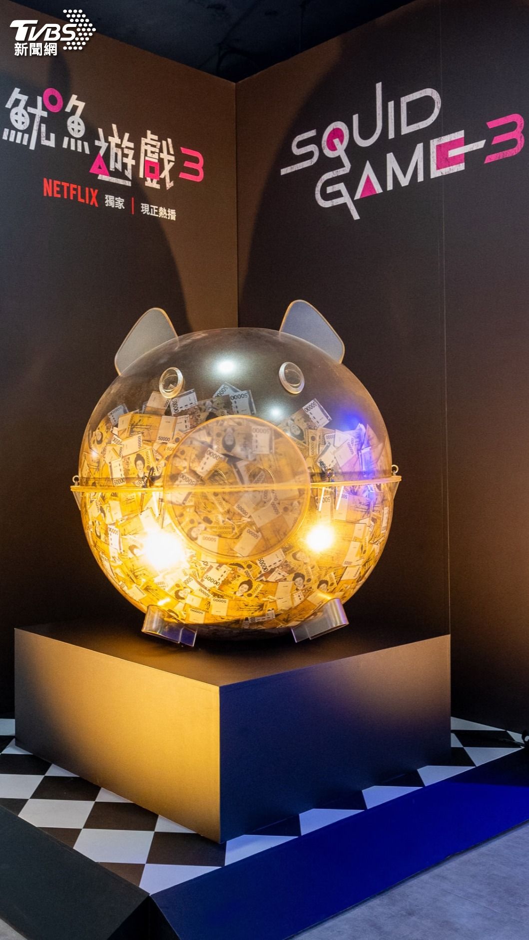 店內也放置象徵大獎的金豬撲滿。（圖／台灣大哥大提供）