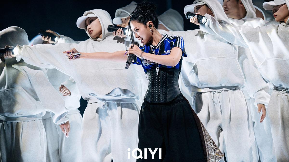 萬妮達力挺女選手發言。（圖／iQIYI/愛奇藝國際版提供）