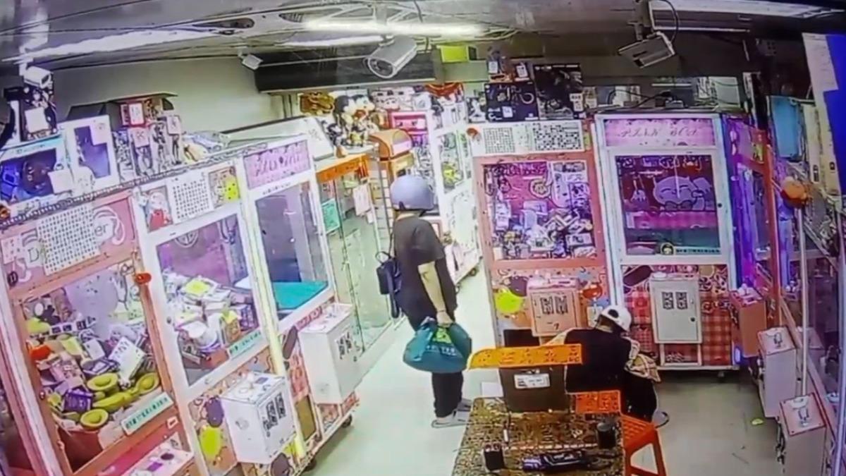 竊賊破壞機器動作俐落，似乎有經驗。（圖／本人提供）